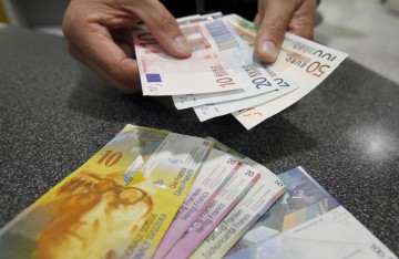 Francul elveţian a scăzut a patra zi consecutiv